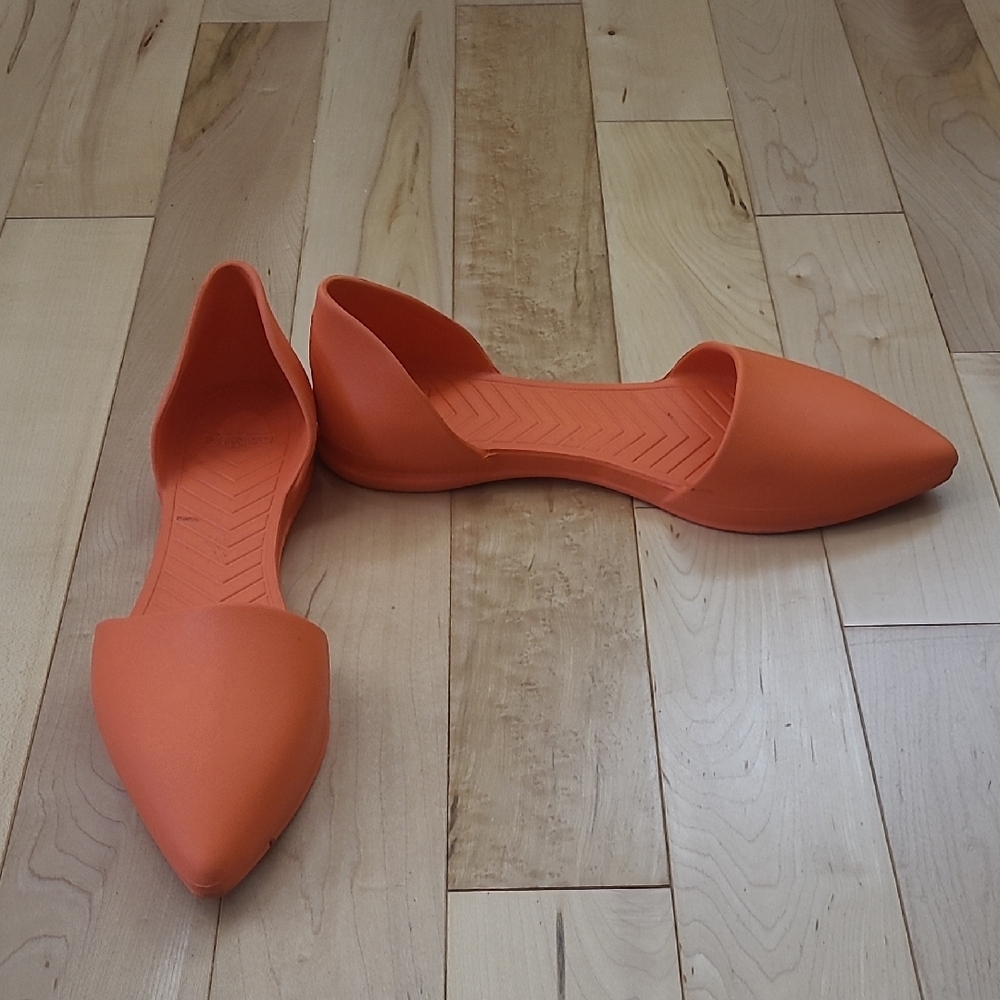 Native Women's Size 10 Orange Flats